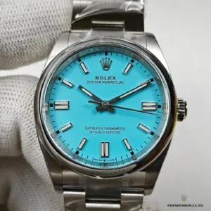 Full bracelet stretch of the Oyster Perpetual 126000 on display