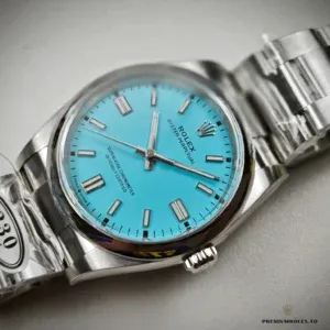 Oyster Perpetual 126000 turquoise dial under natural daylight angle