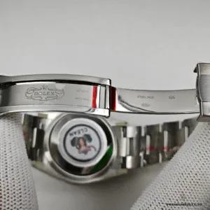 Oyster Perpetual 126000 side profile showing smooth domed bezel