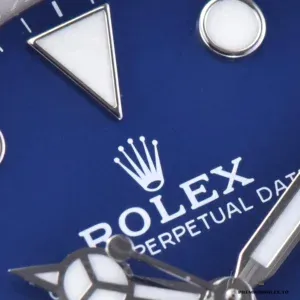 Blue bezel and dial colour matching under natural daylight