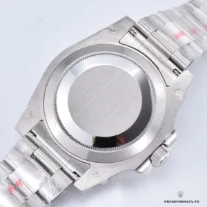 Crown guard and Triplock crown detail on the Submariner case