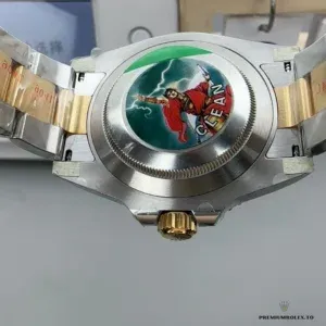 Two-tone Oyster bracelet with gold centre links on the Submariner 126613LN
