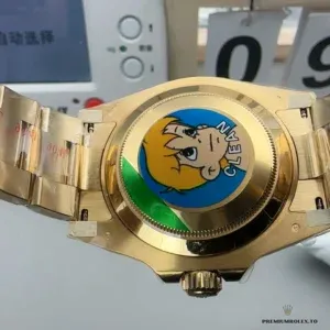 Wrist shot of the Rolex Submariner 126618LN in full yellow gold plating