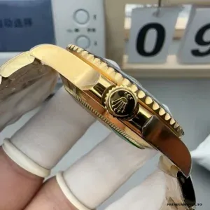 Side profile of the 126618LN highlighting gold-plated case proportions at 41mm