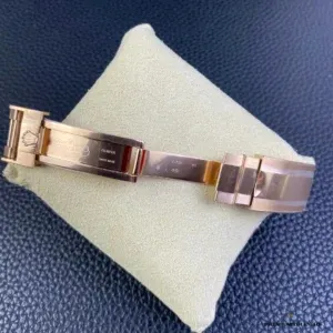 Oysterflex bracelet and Oysterlock clasp on the Yacht-Master 126655
