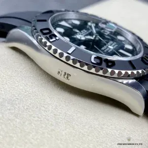 Crown and case side of the Yacht-Master 226659 in white gold plating