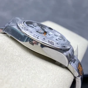 Engraved 24-hour bezel graduations on the Explorer II 226570