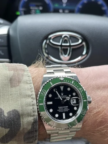Replica Rolex Submariner 41mm Dial Black Green Bezel 126610