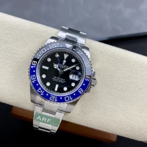 Side profile of Batman GMT showing Oystersteel case and Jubilee links