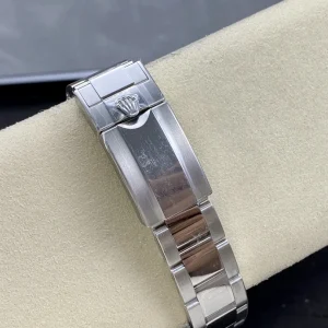Jubilee bracelet clasp mechanism with Rolex safety lock
