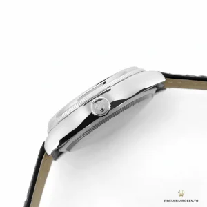 Applied white gold indices and dauphine hands on silver surface