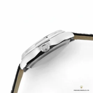 Fluted double bezel with cool platinum-like sheen