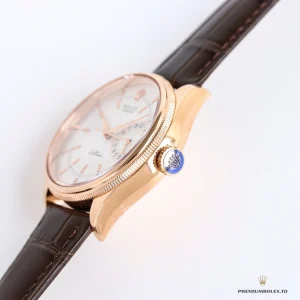 Alligator strap with Everose gold deployant clasp detail