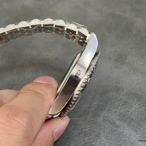Jubilee bracelet center links with polished and brushed alternation