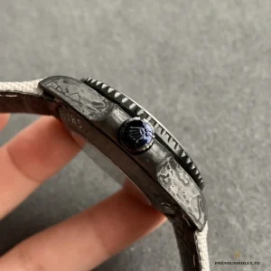 Nylon strap buckle and weave pattern on black DiW GMT edition