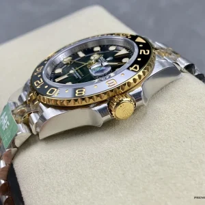 Date window with Cyclops magnification on Bumblebee GMT
