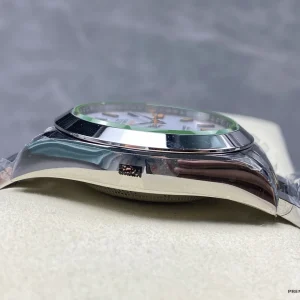 Oyster bracelet on Milgauss 116400 showing Easylink comfort clasp