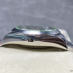 Oyster bracelet clasp with Easylink comfort extension system