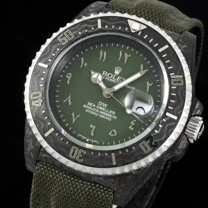 Oyster bracelet clasp with extension system on green Sea-Dweller