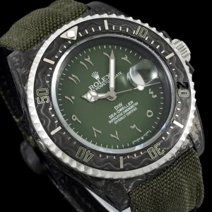 Crown and helium valve on case side of the Arabic dial variant