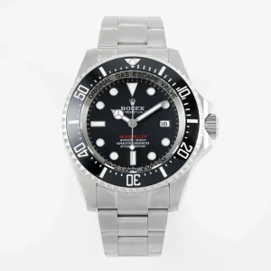 Close-up of unidirectional ceramic bezel with 60-minute markings