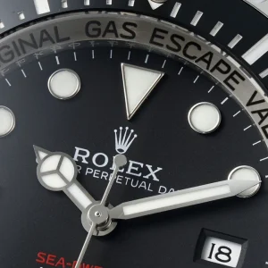 Side profile showing 43mm case thickness and helium escape valve