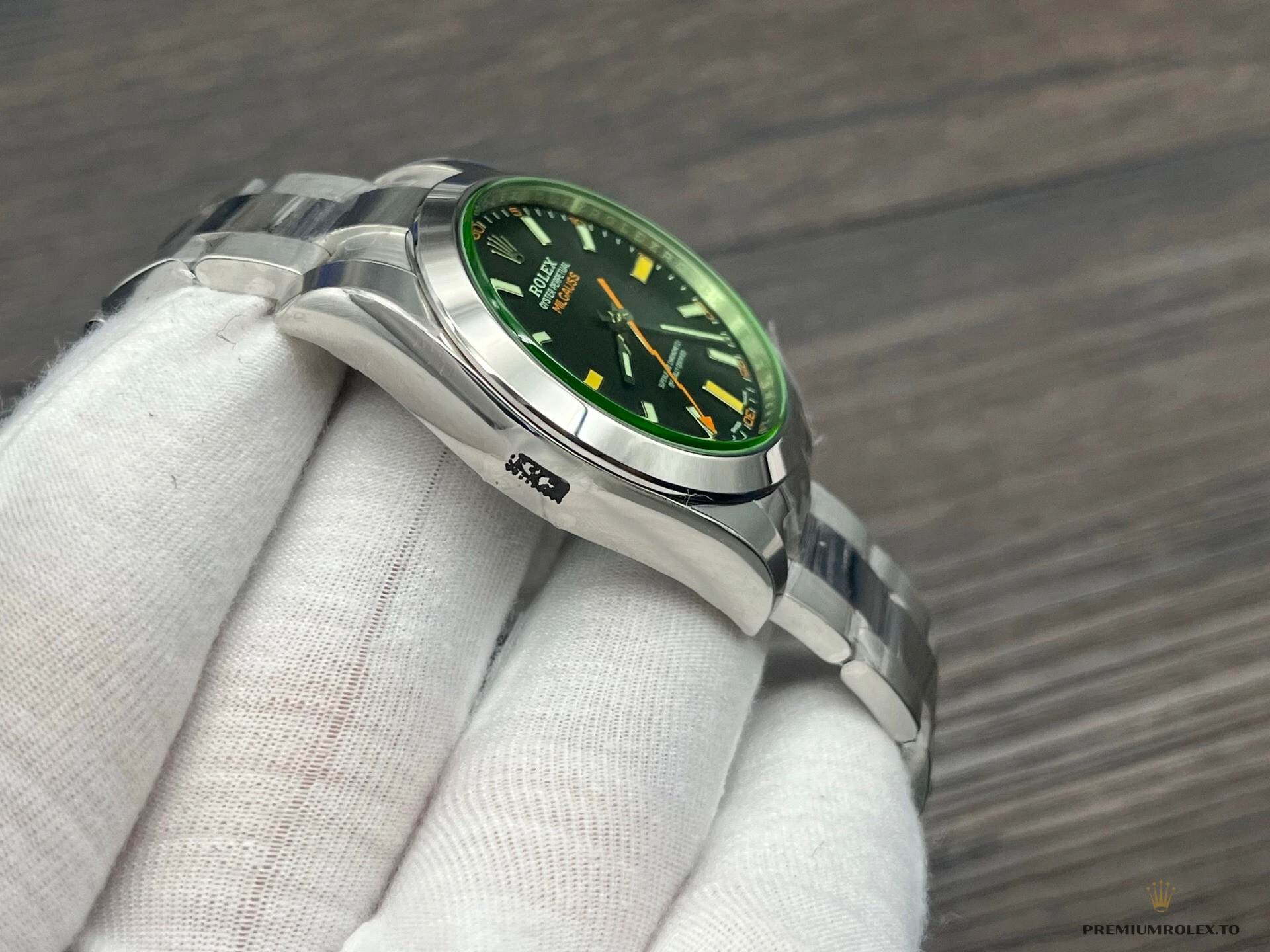 Fake Rolex Milgauss 40mm Green Black 116400GV - Top-Tier Swiss Replica Watch