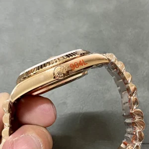 Cyclops lens magnification over date window on the 228235