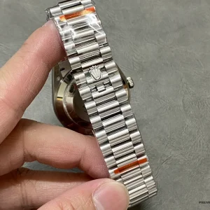 President bracelet detail with semi-circular links on the 228206