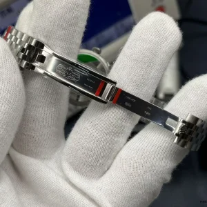 Date window and Cyclops lens detail on the 278274 dial