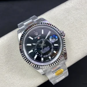 Crown and case side detail on Sky-Dweller 326934 Oyster bracelet