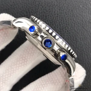 Crown side view of Yacht-Master II showing Triplock screw-down crown
