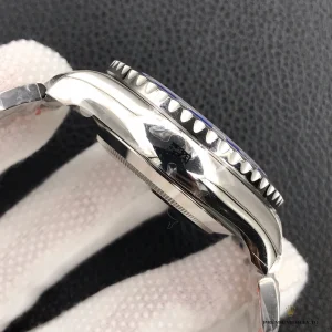 Blue Cerachrom bezel detail with raised polished numerals on 116680