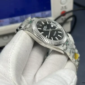 Jubilee bracelet five-link detail on Datejust 41