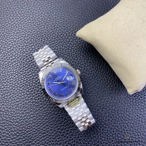 Wrist shot of Datejust blue Roman dial in daylight