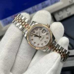 Datejust 279171 showing Everose gold-plated fluted bezel and nacre dial