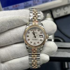 Side profile of the 279171 in Oystersteel with Everose gold plating
