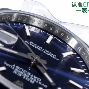 Side profile of 36mm Oyster case with white gold-plated fluted bezel