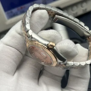 Datejust 278271 side profile showing rose gold-plated fluted bezel and case