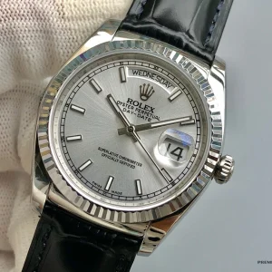 Black leather strap texture and deployant buckle on the 118139