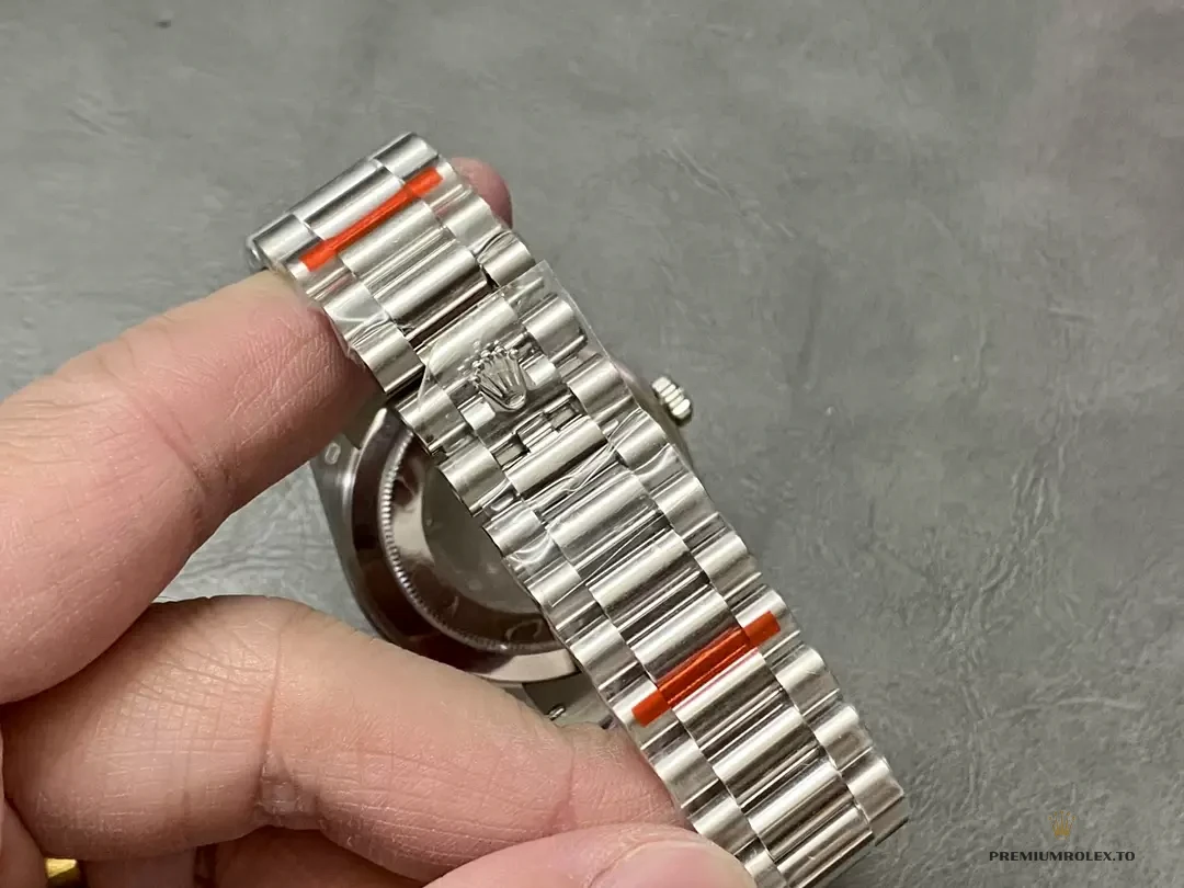 Fake Rolex Day-Date 40mm 228206 Olive Green Arabic Dial - Top-Tier Swiss Replica Watch