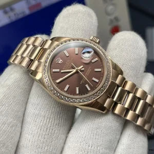 Replica Lady-Datejust 279135RBR diamond bezel close-up showing individual stone setting