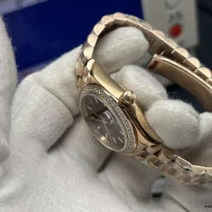 Rolex Lady-Datejust 279135RBR crown detail with Twinlock screw-down mechanism