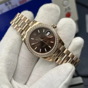 Replica Lady-Datejust 279135RBR wrist shot showing President bracelet on wrist