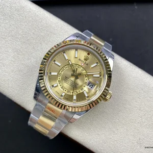 Caseback of Sky-Dweller 326933 with Rolex coronet engraving