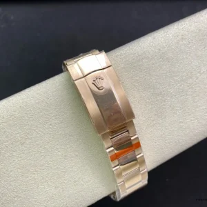 Three-quarter view of Sky-Dweller 326935 chocolate highlighting warm gold tones