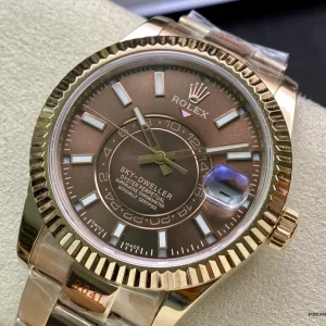 Fluted bezel and case detail on Sky-Dweller 326935 Everose gold chocolate