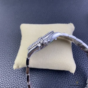 Oysterlock safety clasp with Easylink extension on Oyster bracelet