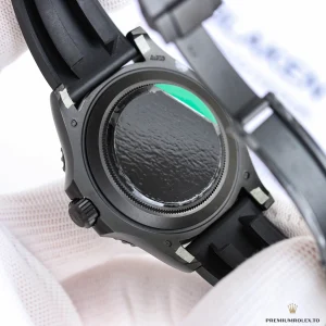 Lume shot showing Chromalight blue glow on dial markers and hands