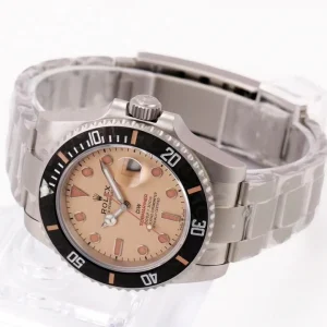 Replica Submariner VS3145 Oyster bracelet showing brushed link finish
